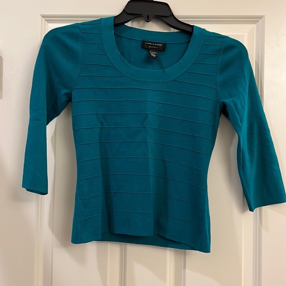Cable & Gauge ladies sweater - Picture 1 of 3